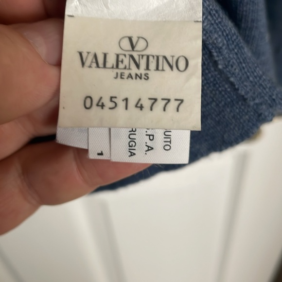 Valentino Jeans - V Neck lightweight Wool. - Picture 4 of 5